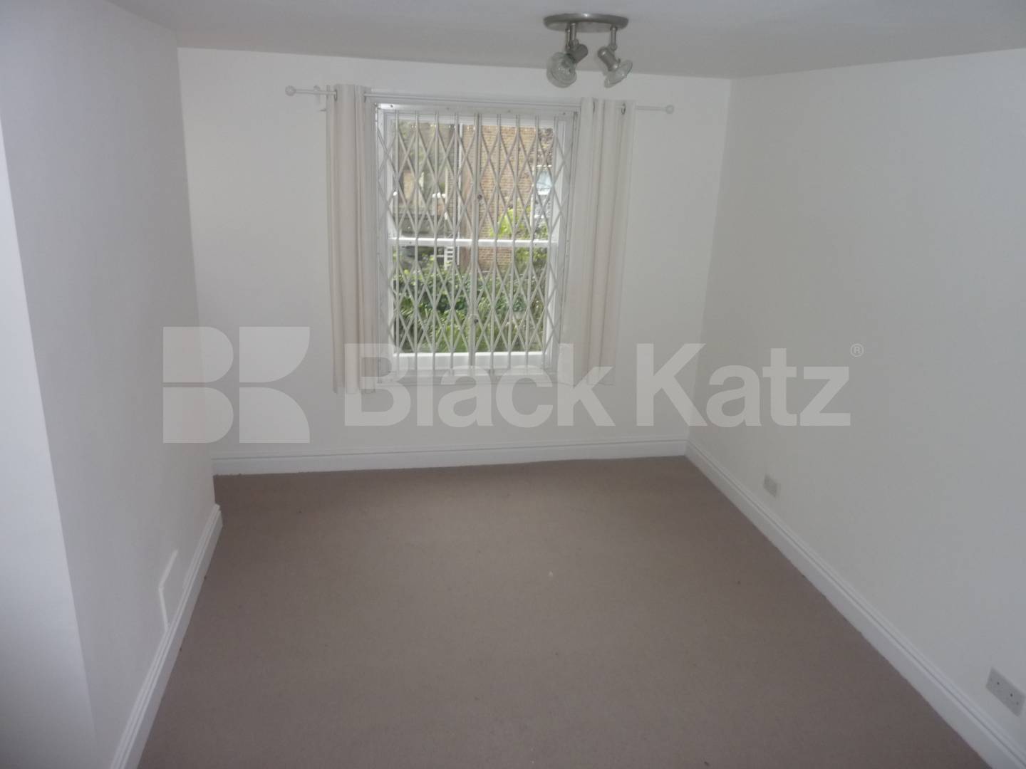			2 Bedroom, 1 bath, 1 reception Flat			 Saltram Crescent, MAIDA VALE / QUEENS PARK